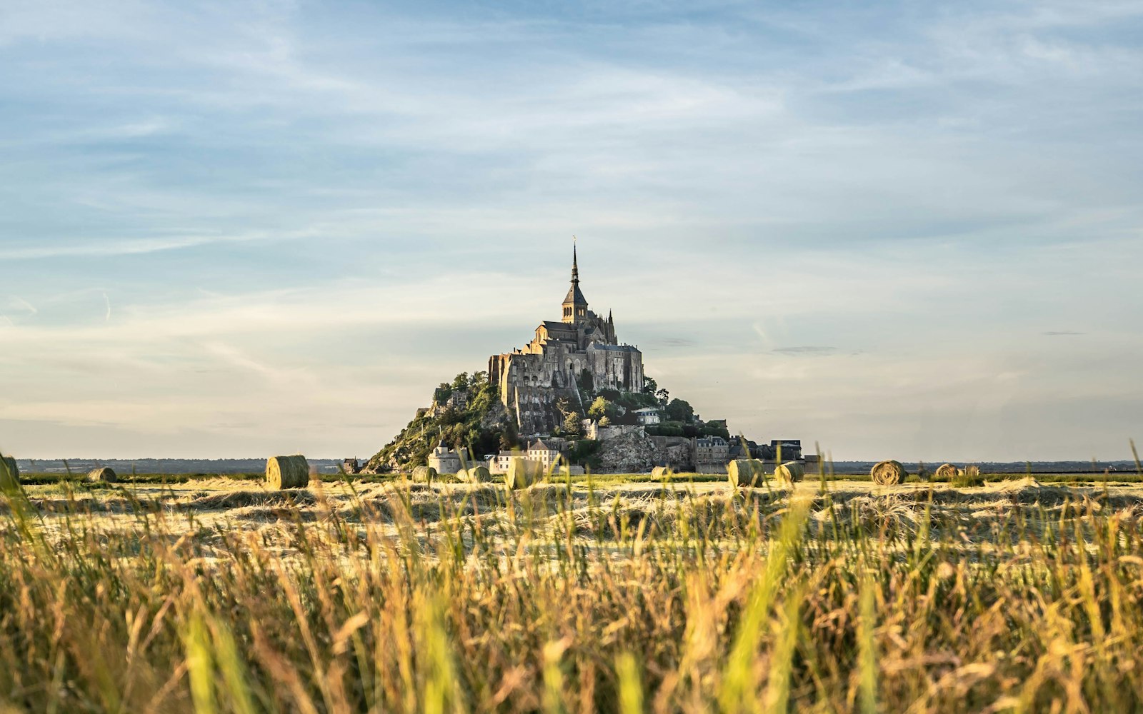 Mont Saint-Michel, the Normandy coast and the châteaux